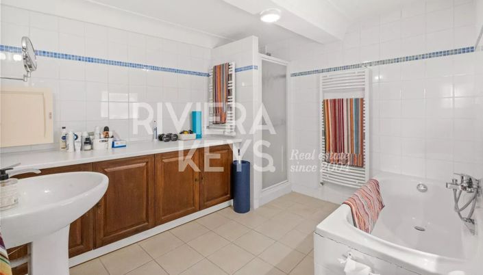 Image No.11-2 Bed House for sale