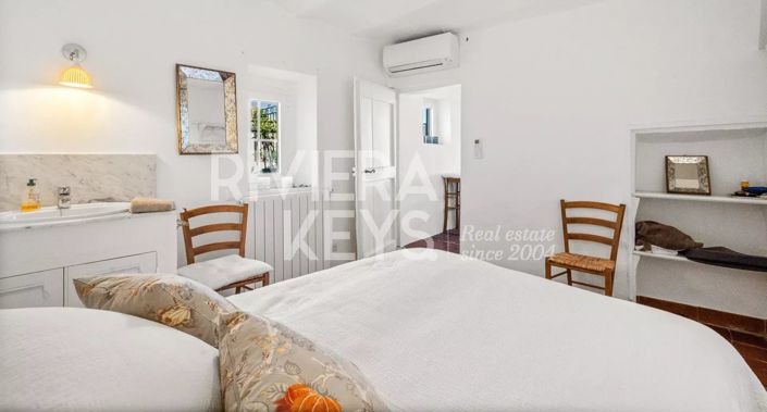 Image No.5-2 Bed House for sale
