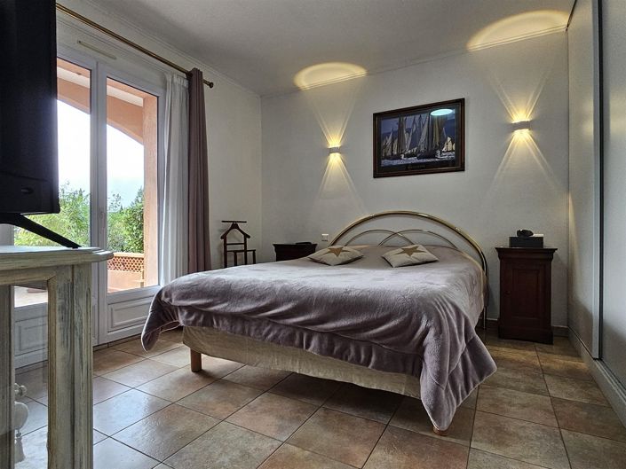 Image No.18-3 Bed House for sale