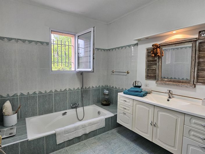 Image No.20-3 Bed House for sale