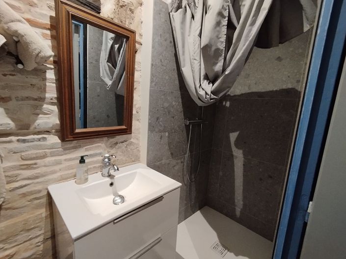 Image No.8-4 Bed Property for sale