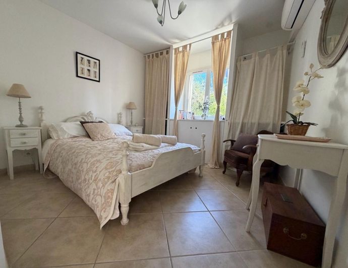 Image No.7-4 Bed House for sale
