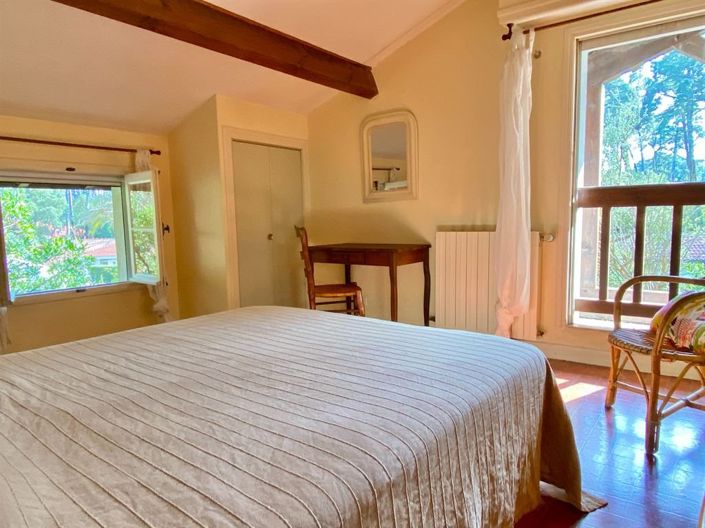 Image No.12-6 Bed House for sale