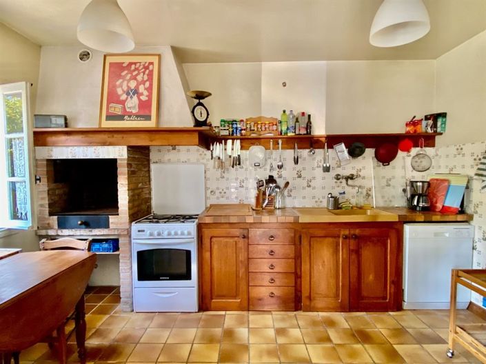 Image No.8-6 Bed House for sale