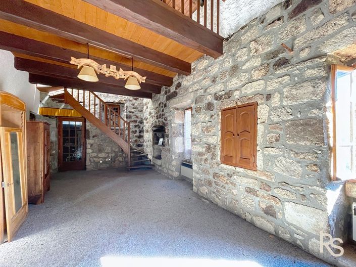 Image No.8-6 Bed House for sale