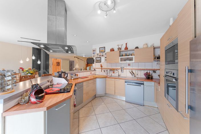 Image No.6-4 Bed House for sale