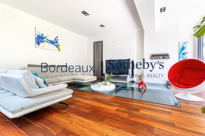 Image No.10-5 Bed House for sale
