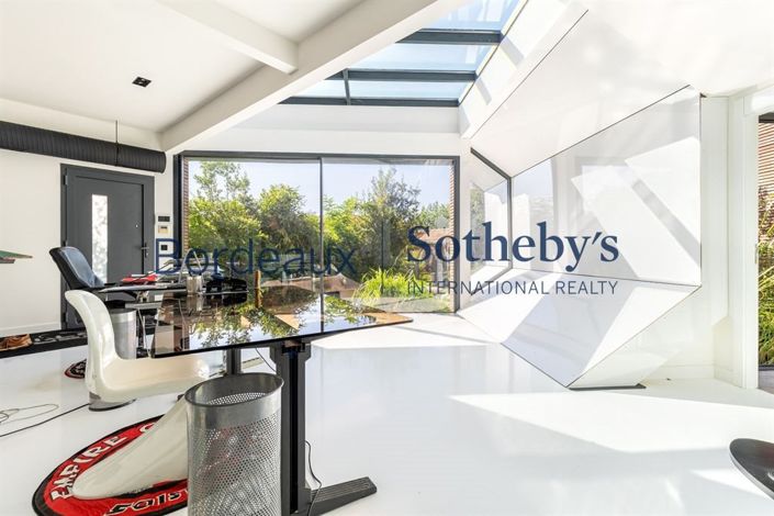 Image No.18-5 Bed House for sale