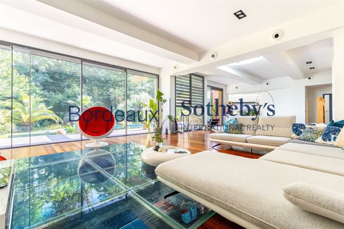 Image No.2-5 Bed House for sale