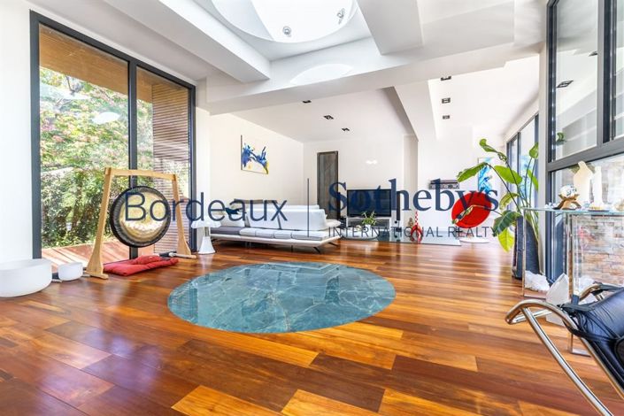 Image No.9-5 Bed House for sale