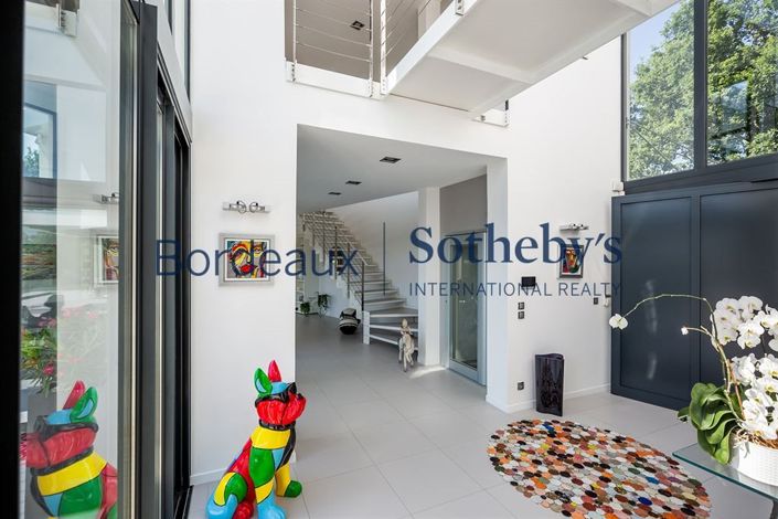 Image No.12-5 Bed House for sale