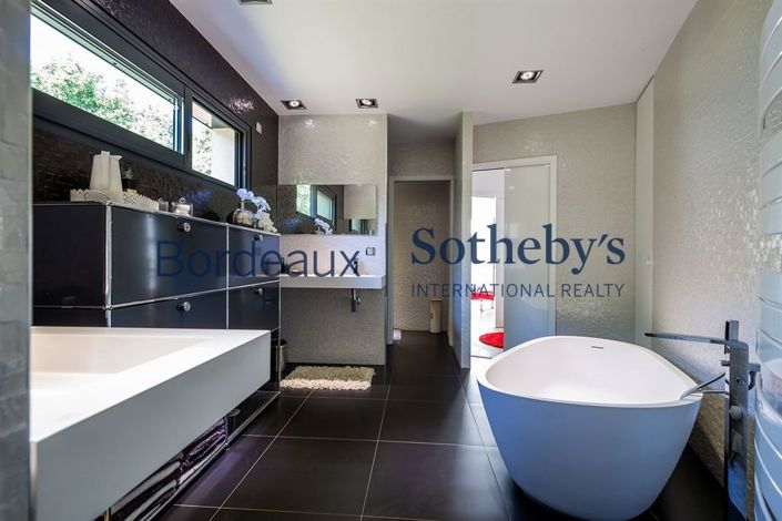 Image No.14-5 Bed House for sale