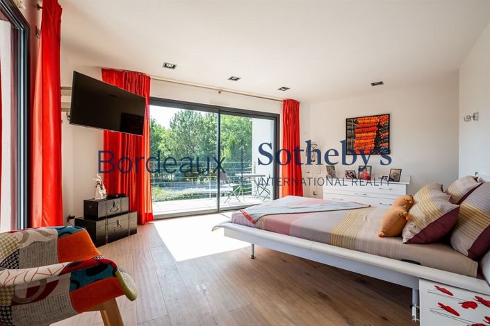 Image No.15-5 Bed House for sale