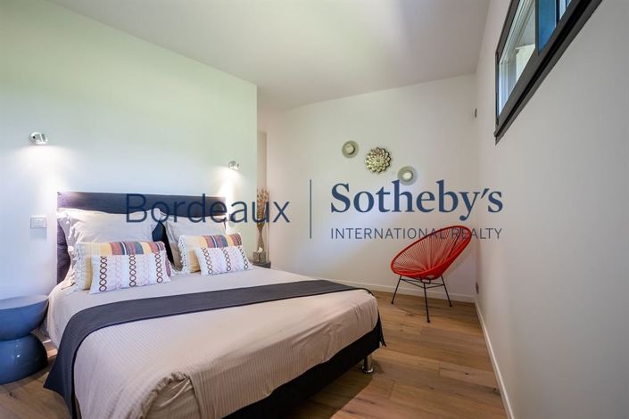Image No.18-5 Bed House for sale