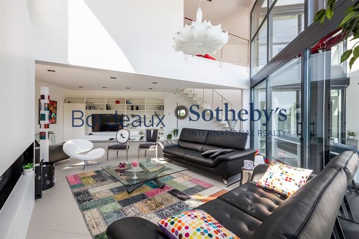 Image No.6-5 Bed House for sale