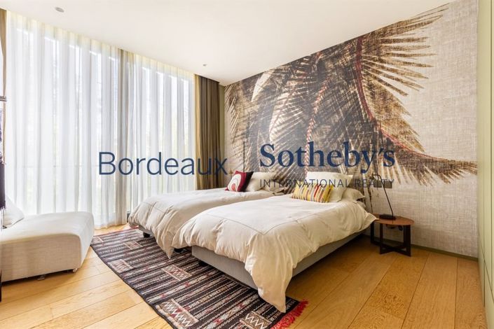 Image No.8-5 Bed House for sale