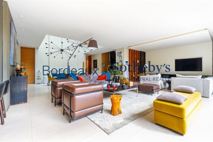 Image No.9-5 Bed House for sale