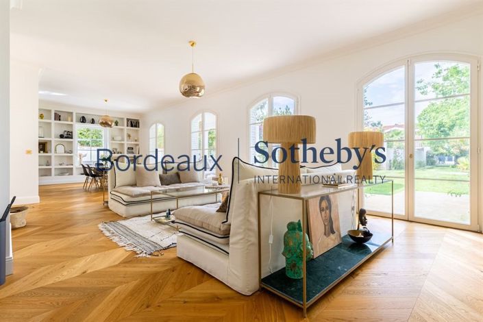 Image No.6-5 Bed House for sale