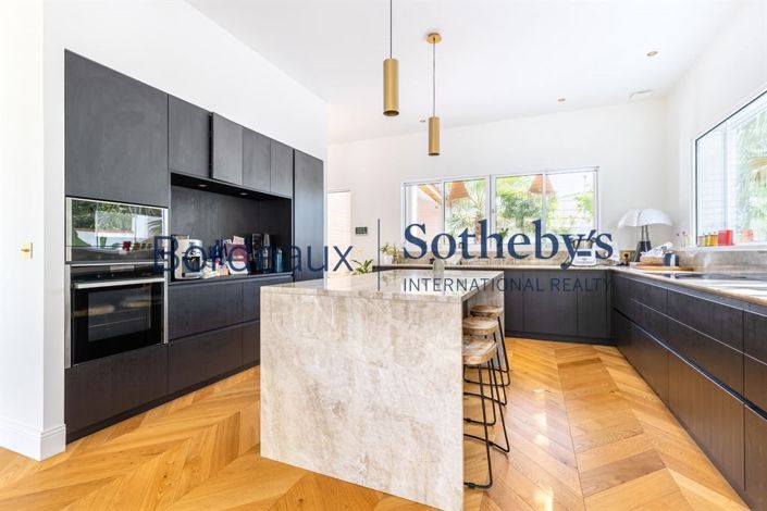 Image No.9-5 Bed House for sale