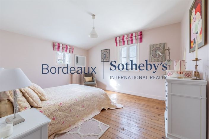 Image No.19-5 Bed House for sale