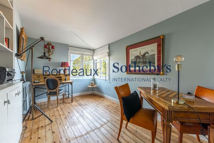 Image No.20-5 Bed House for sale