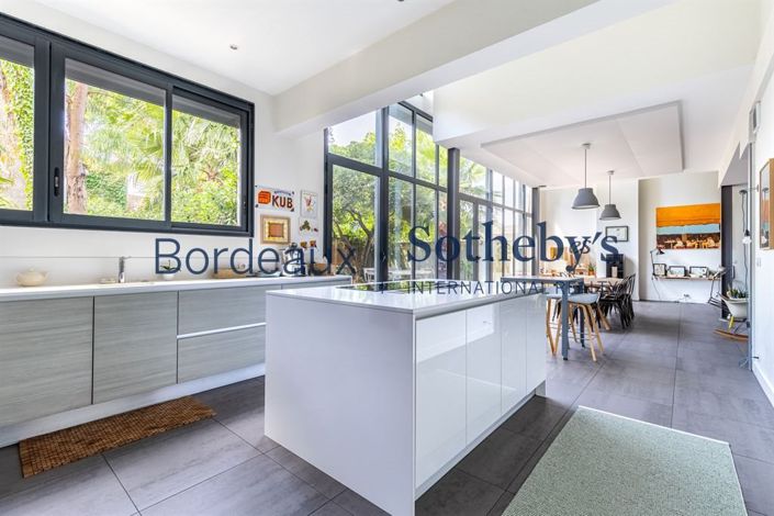 Image No.2-4 Bed House for sale