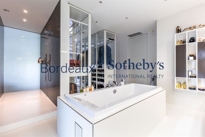 Image No.15-5 Bed House for sale