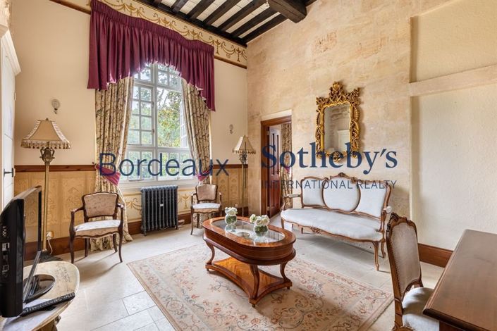 Image No.12-28 Bed Property for sale