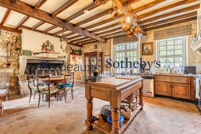 Image No.8-28 Bed Property for sale