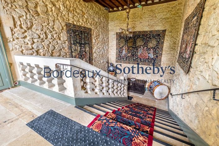 Image No.9-28 Bed Property for sale
