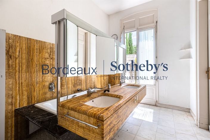 Image No.8-Propriété de 6 chambres à vendre à Bordeaux