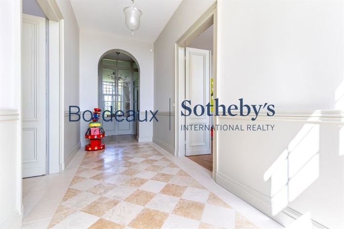 Image No.5-5 Bed Property for sale