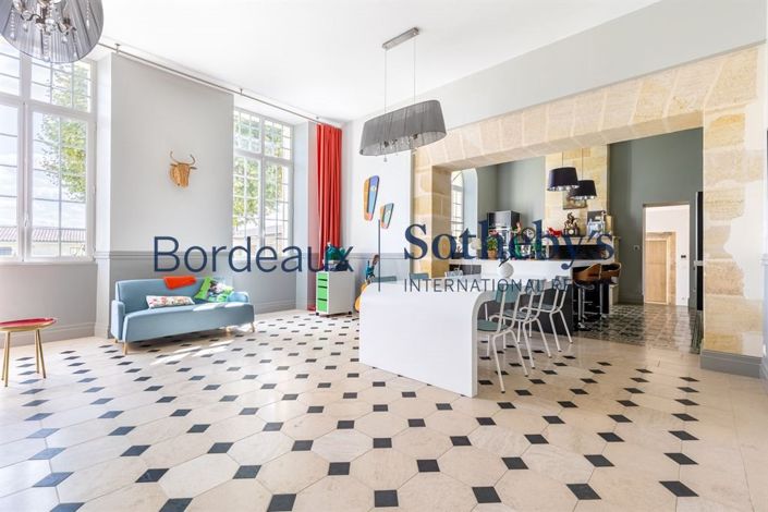 Image No.8-5 Bed Property for sale