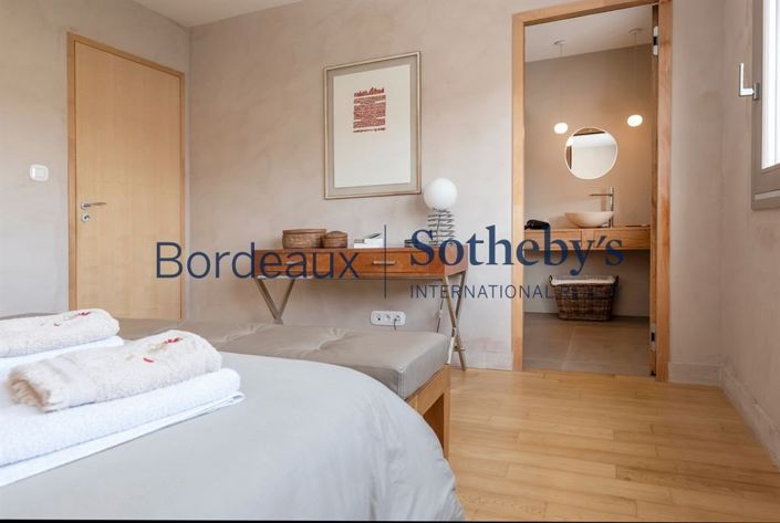 Image No.6-4 Bed House for sale