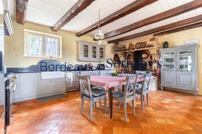 Image No.10-8 Bed House for sale