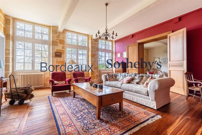 Image No.6-8 Bed House for sale