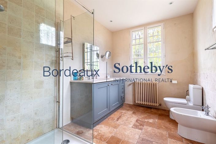 Image No.9-8 Bed House for sale