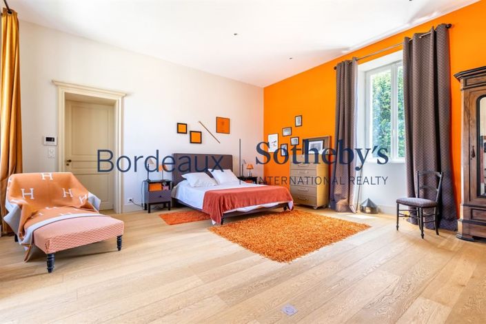 Image No.13-6 Bed Property for sale