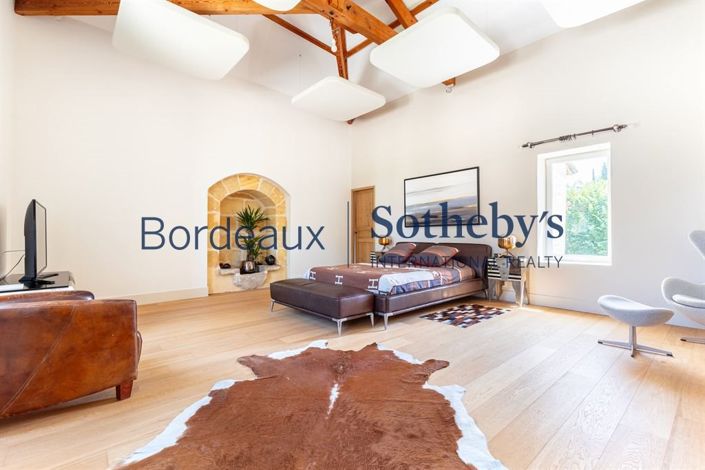 Image No.15-6 Bed Property for sale