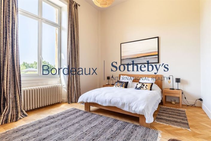 Image No.17-6 Bed Property for sale