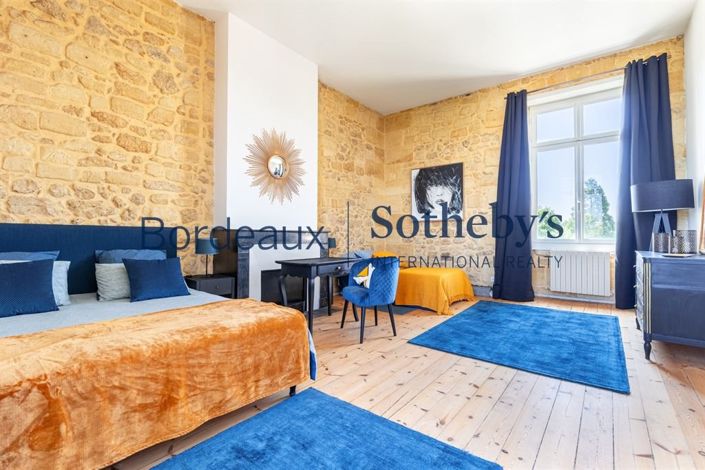 Image No.18-6 Bed Property for sale