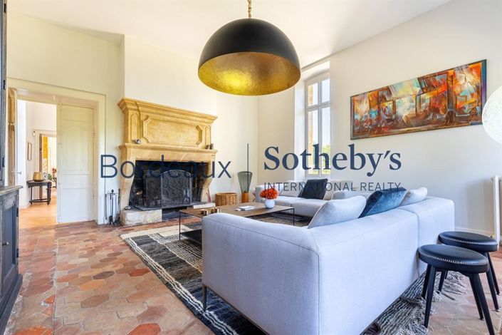 Image No.8-6 Bed Property for sale