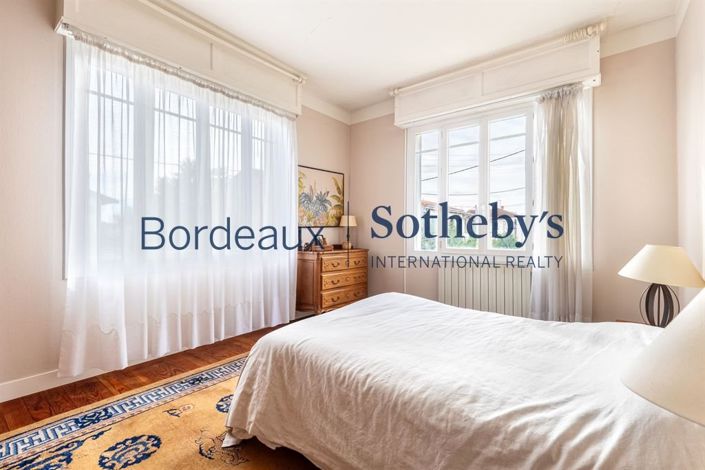 Image No.7-5 Bed House for sale