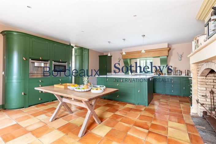 Image No.9-4 Bed Property for sale