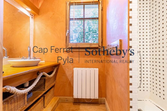 Image No.19-5 Bed House for sale
