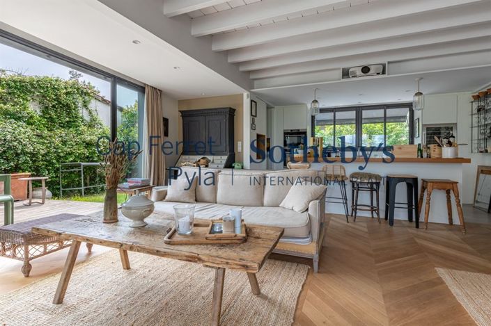 Image No.3-5 Bed House for sale