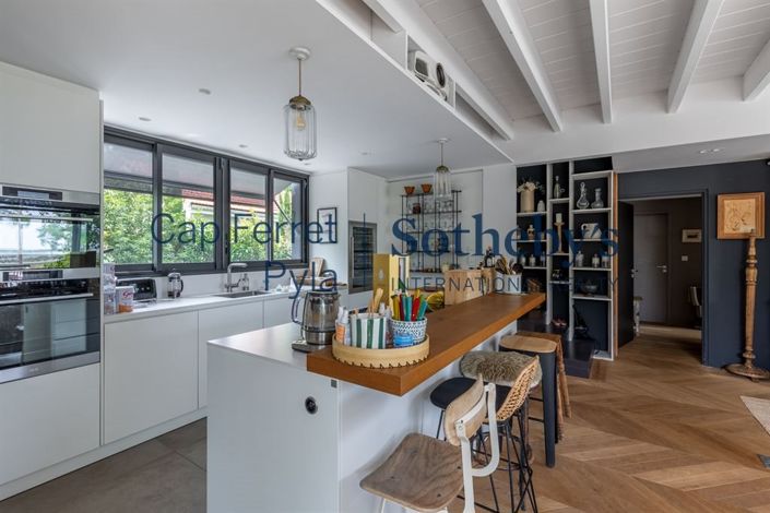 Image No.6-5 Bed House for sale