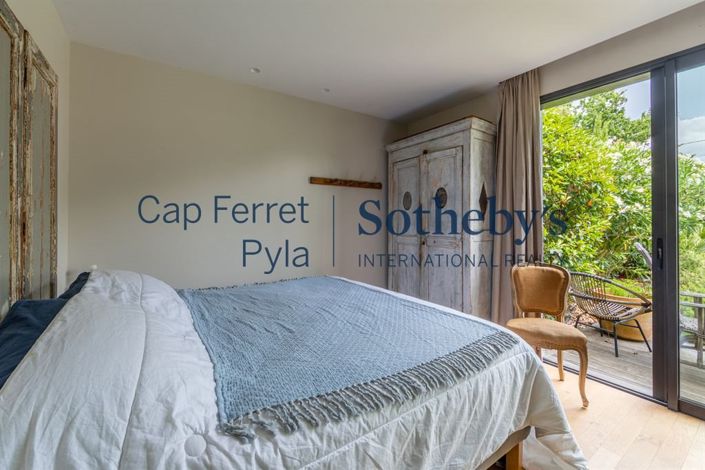 Image No.8-5 Bed House for sale