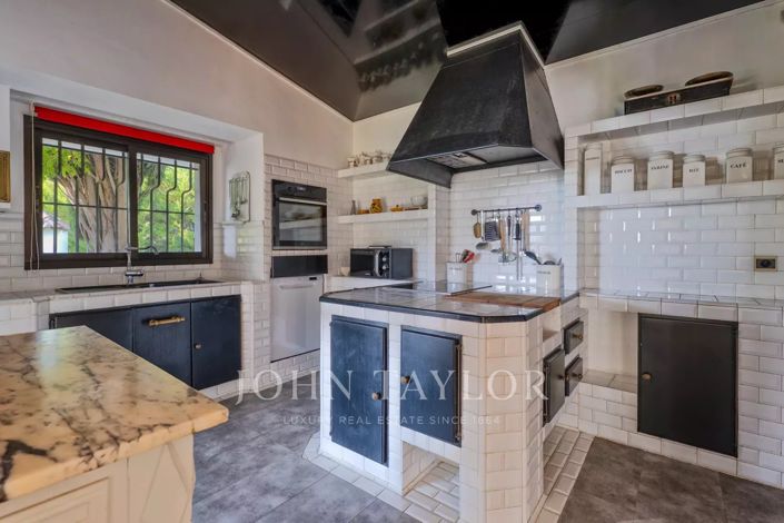 Image No.10-3 Bed House for sale