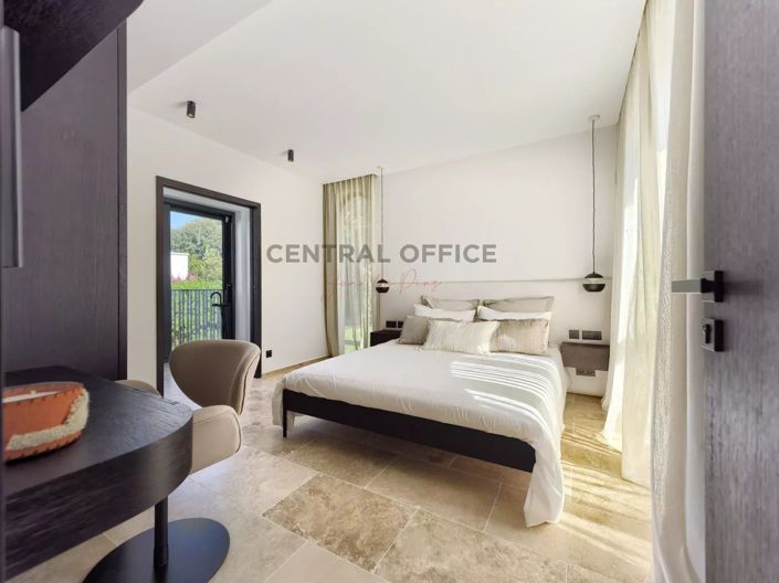 Image No.19-6 Bed House for sale